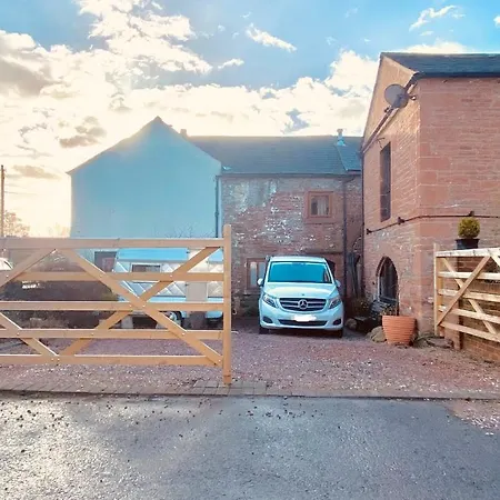 Homestay Swallow Barn Penrith